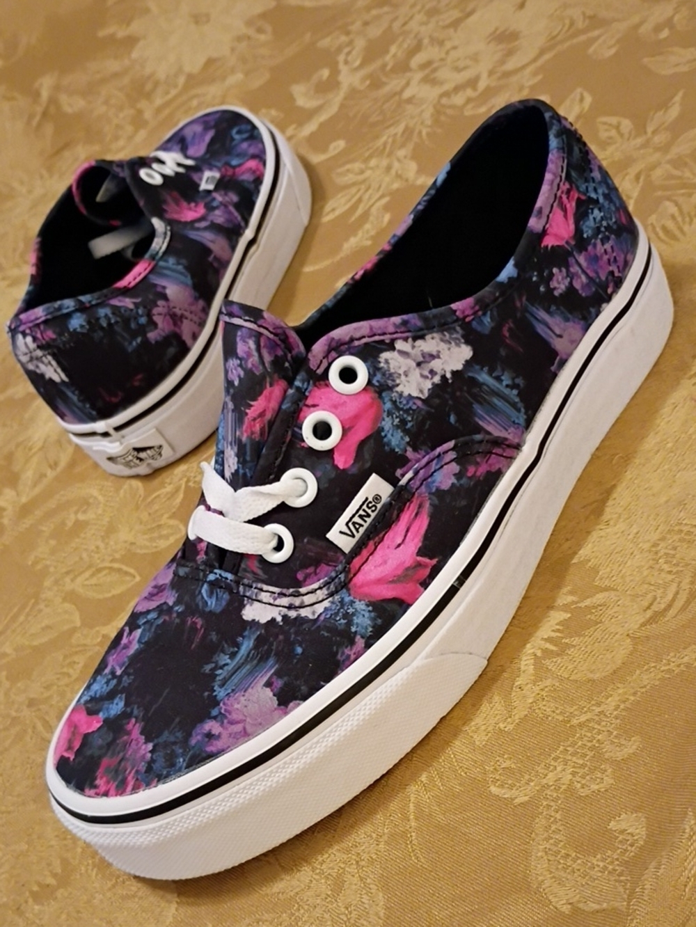 VANS Classic Pink & Purple Floral Canvas  Sneakers Women's 7.0 Men's 5.5